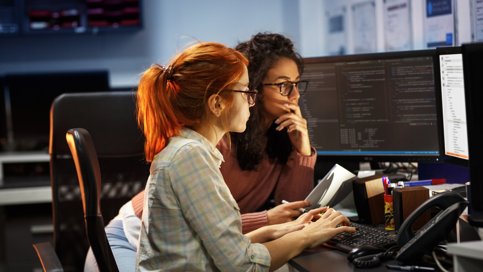 Cost Comparison of Outsourcing IT vs. Keeping Tech In-House